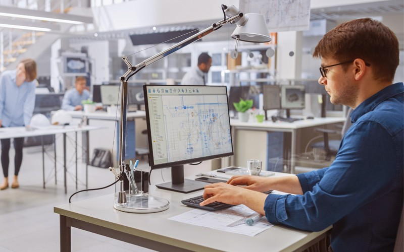 Construction company comparing IT support options